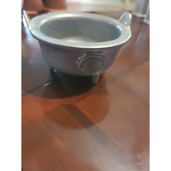 Vtg Pewter 3 Foot Cauldron Dog Show Award LRC By Wilton 4.5" Wide X2.5" Tall - Picture 2 of 5